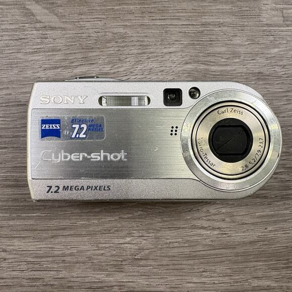 Sony Cyber-Shot DSC-P150 7.2MP Zoom Digital Camera Partially Works *Parts only* - Picture 1 of 16